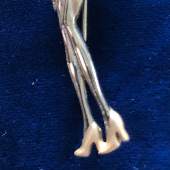 Vintage Gold Tone Woman In Heels Wearing Hat Suit Pin Brooch 3" - Picture 2 of 6